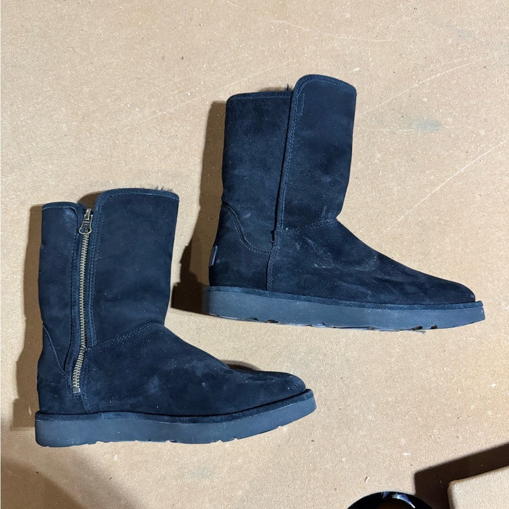 Ugg abree short boot size 6